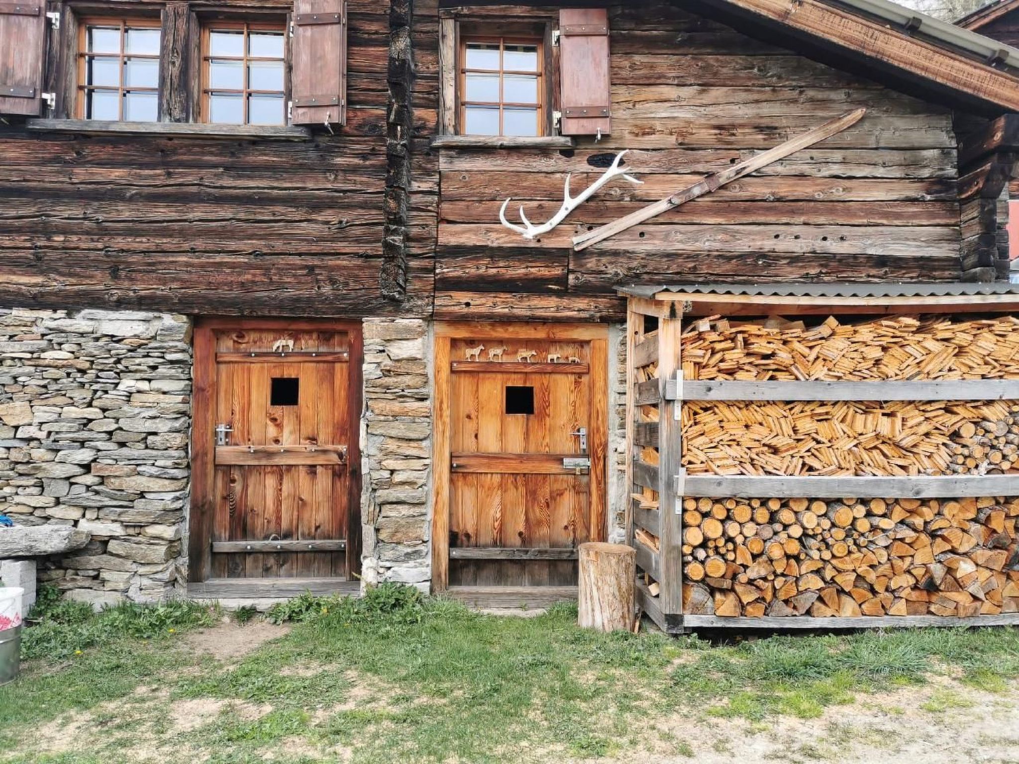 interhome-Alphütte Murmolta auf der Sonnenterrasse im Wallis