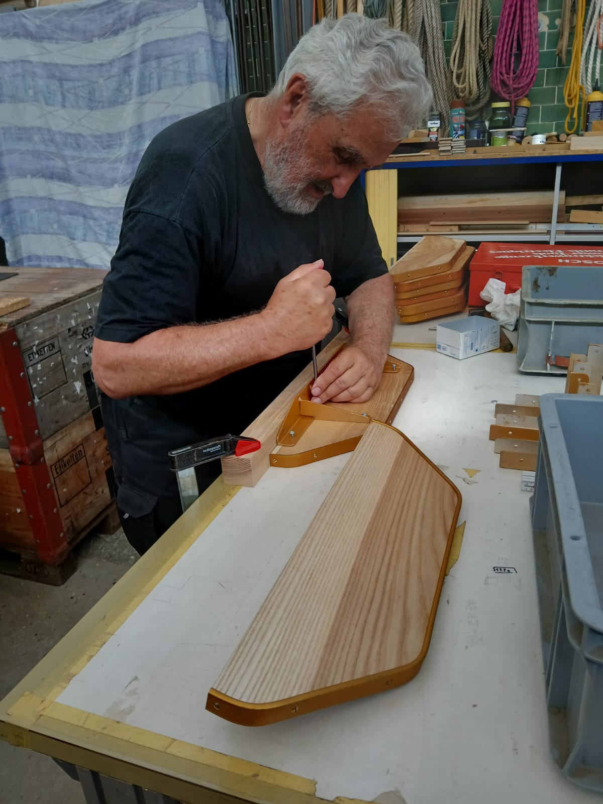 VFBAG Forum 26W27 AB4463-C Fertigung Fenstertisch