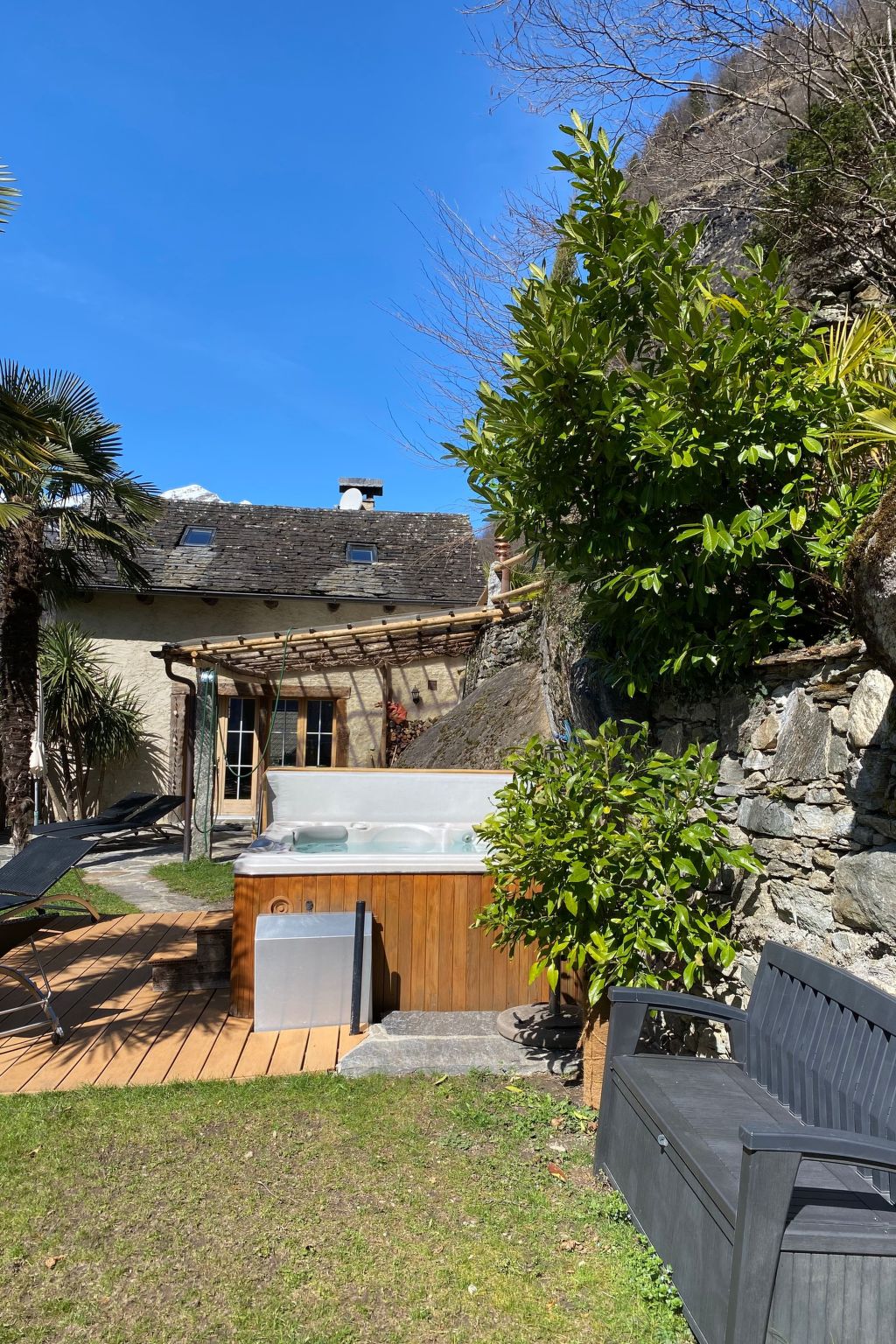 interhome-Top -Rustico mit Aussenwhirlpool beheizt und Sauna