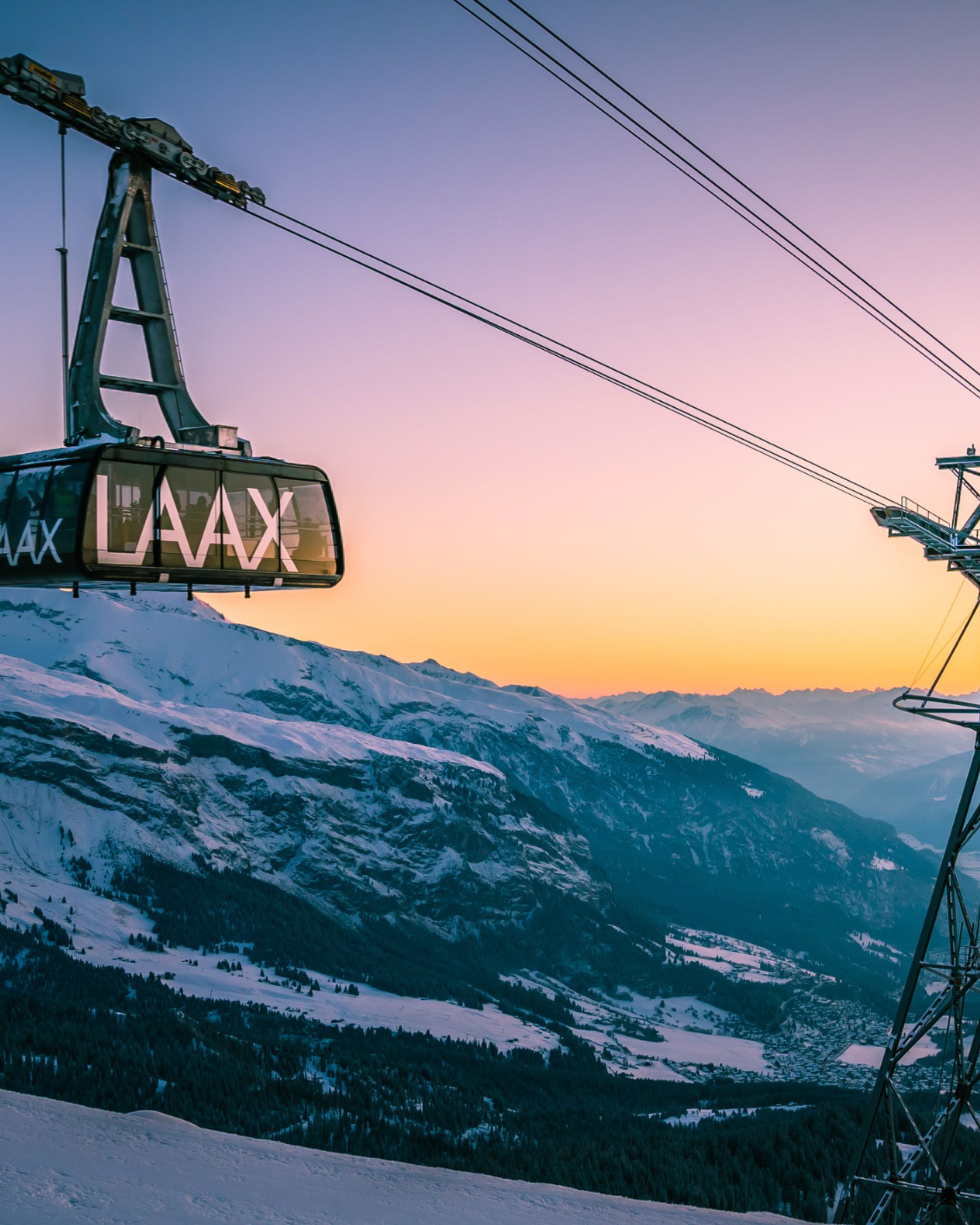 Sonnenaufgang bei Laax auf der Bergstation
