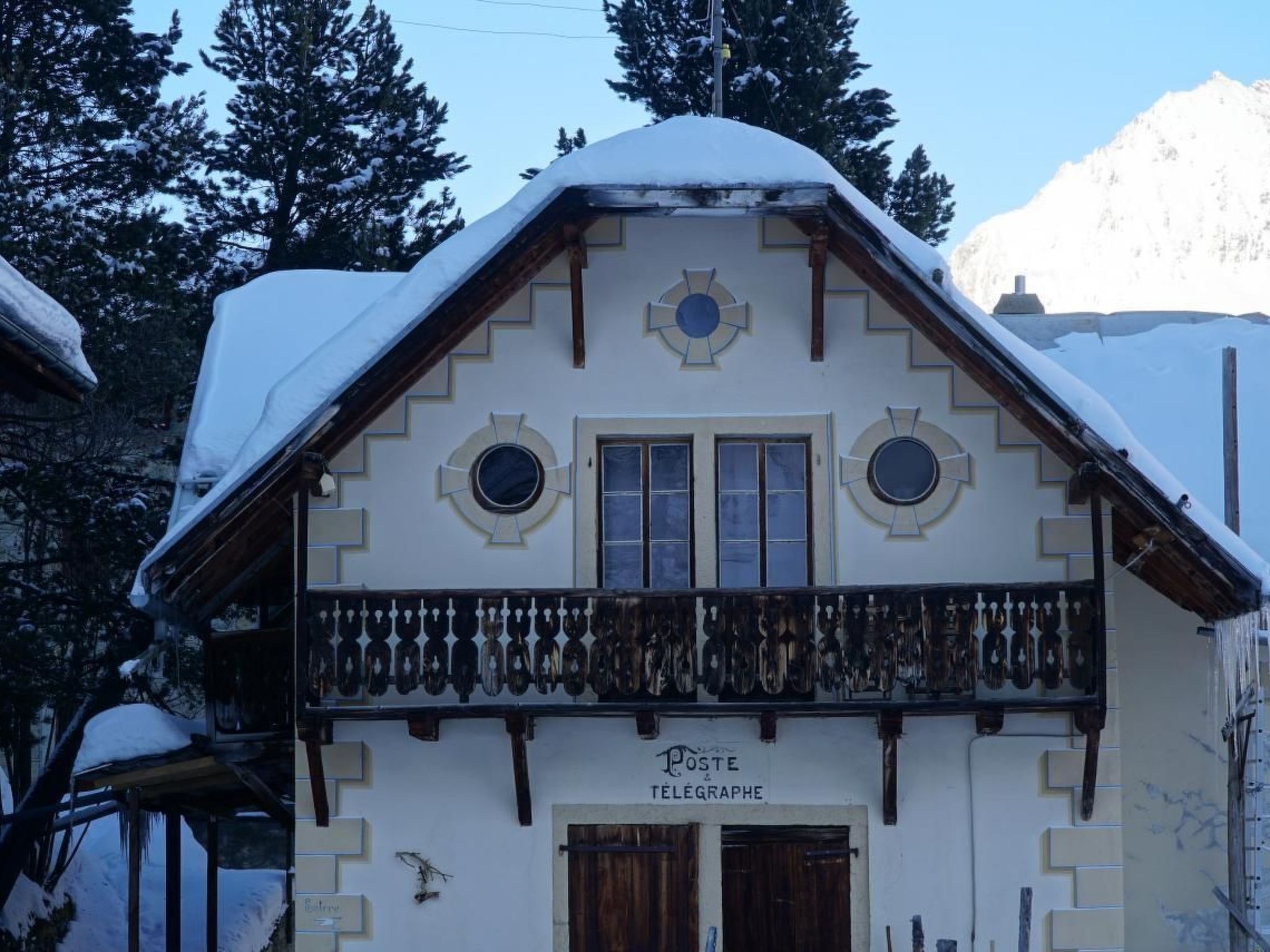interhome-Exklusives Architektur-Chalet in toller Lage