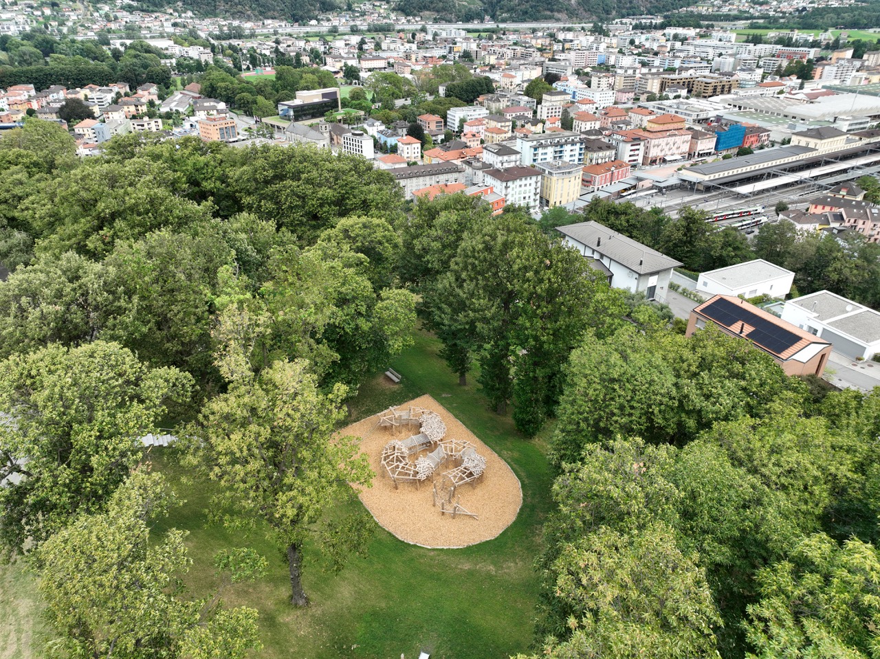 Schloss_Monetebello_Spielplatz_von_oben.jpg