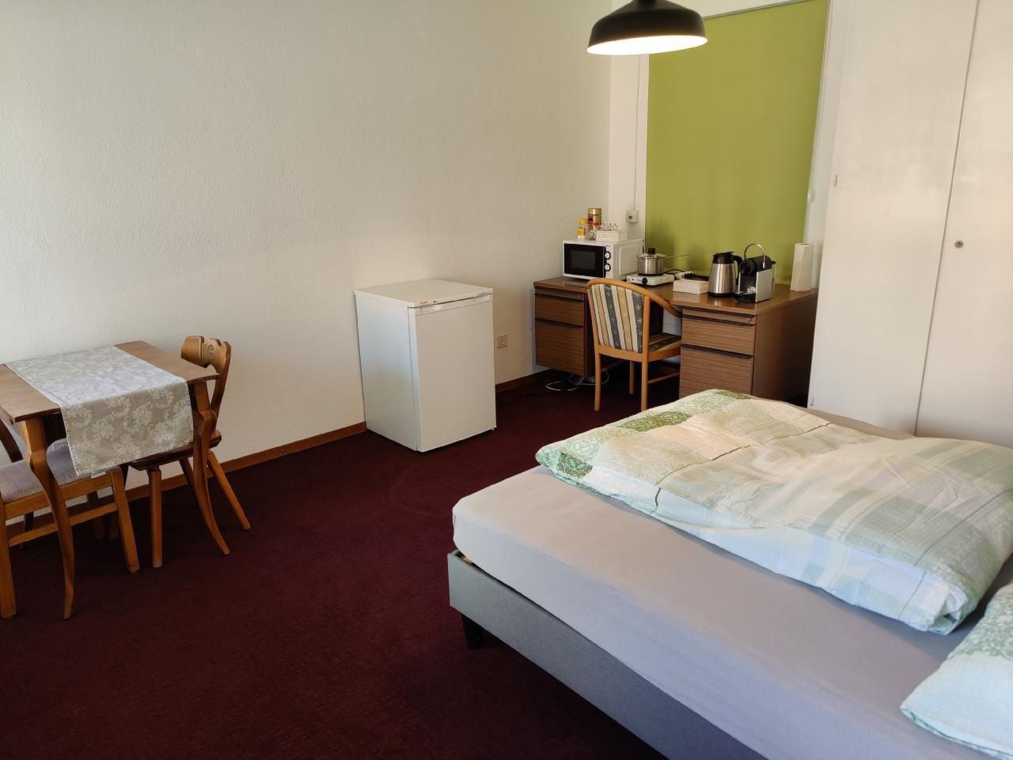 interhome-Studio mit Bad und Kitchenette