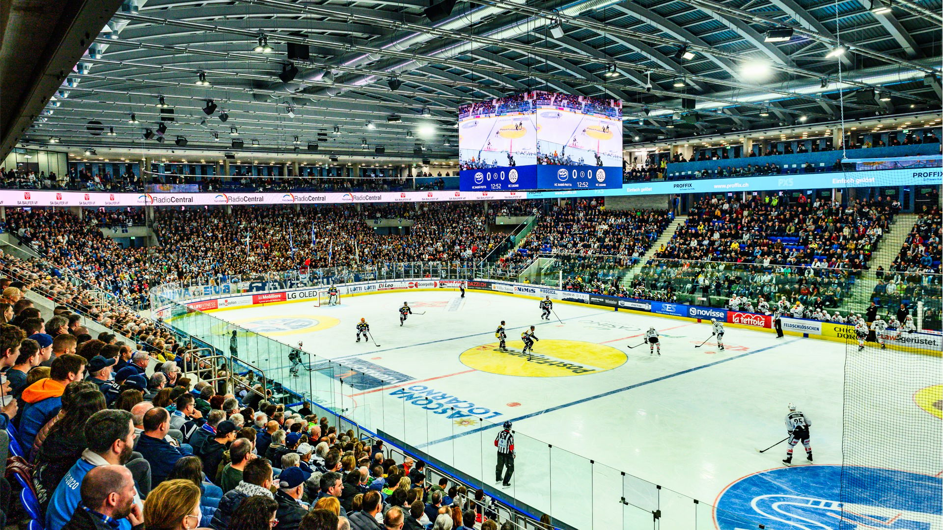 Eishockey Arena in Ambri Piotta