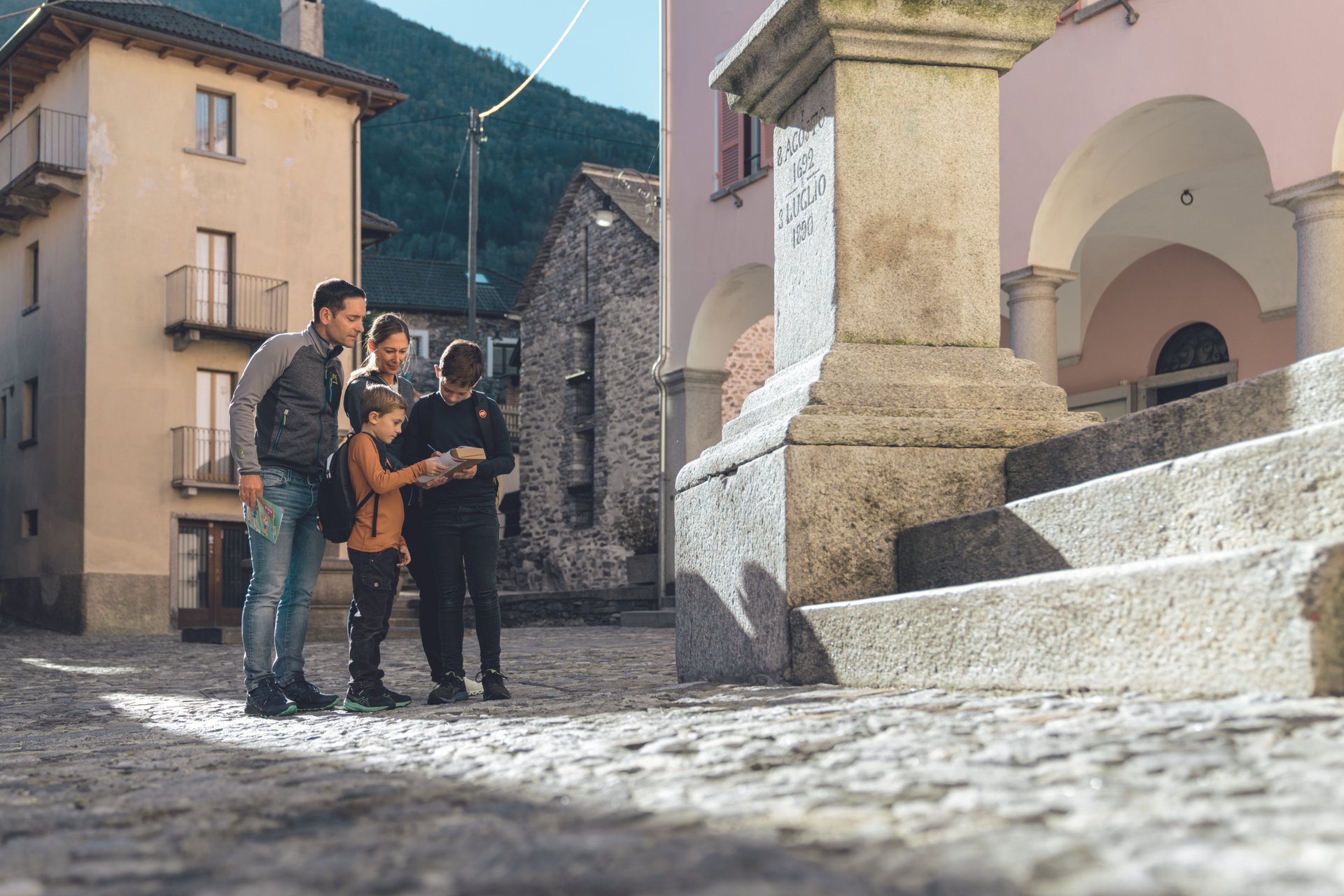 mys-Treasure hunt for families: Pardy and the mystery of the hidden chestnuts-Caccia al Tesoro