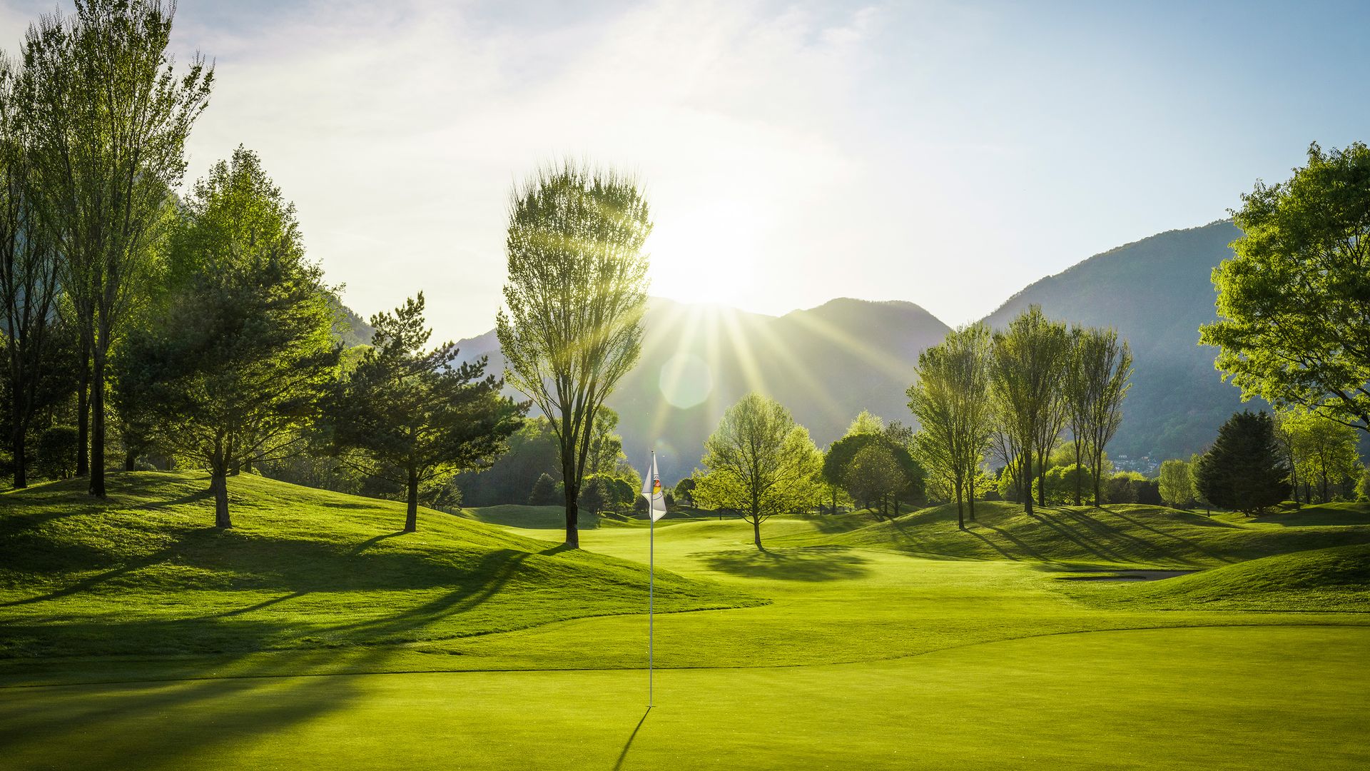Golf Gerre Losone – 18-Loch-Golfplatz im Tessin mit gepflegten Greens, herrlicher Bergkulisse und attraktiven Green Fees.