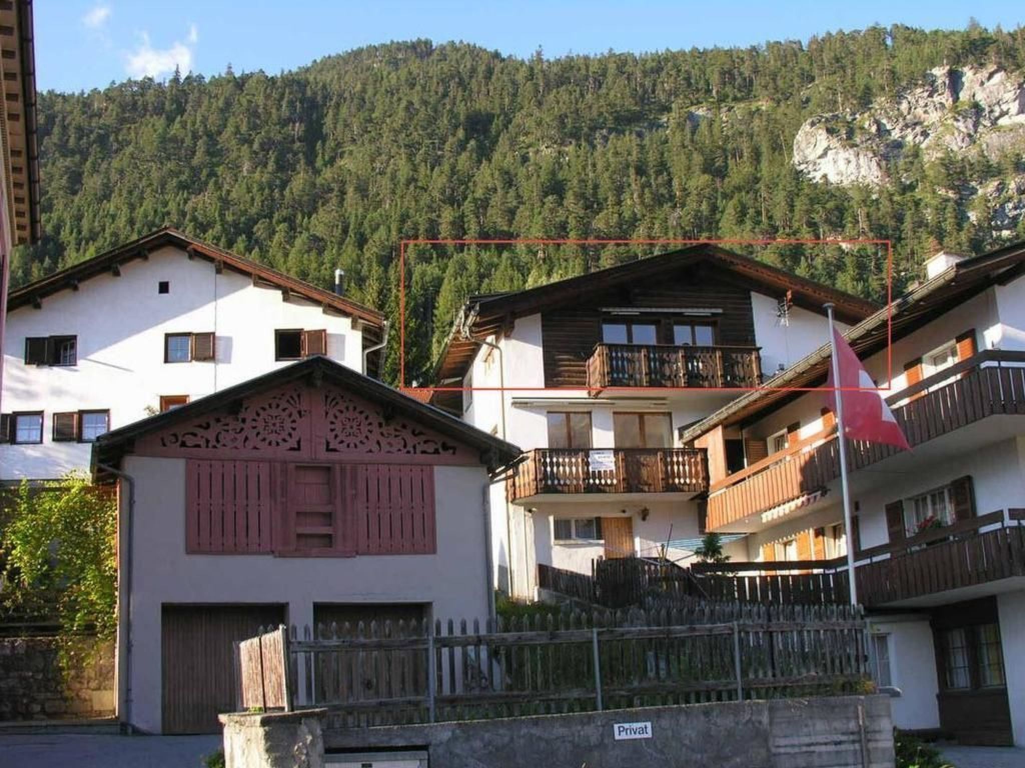 interhome-Aussichtsreiche Dachwohnung 'Ramoz' mitten im Do