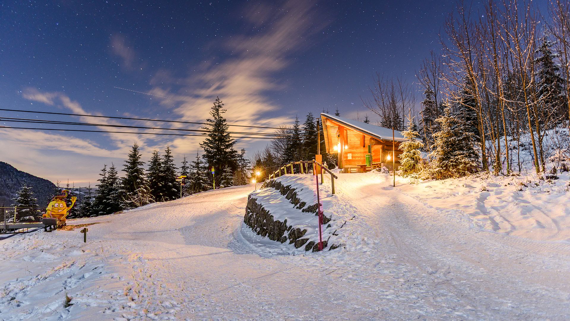 Abendstimmung auf dem Sattel-Hochstuckli mit dem Laternenweg