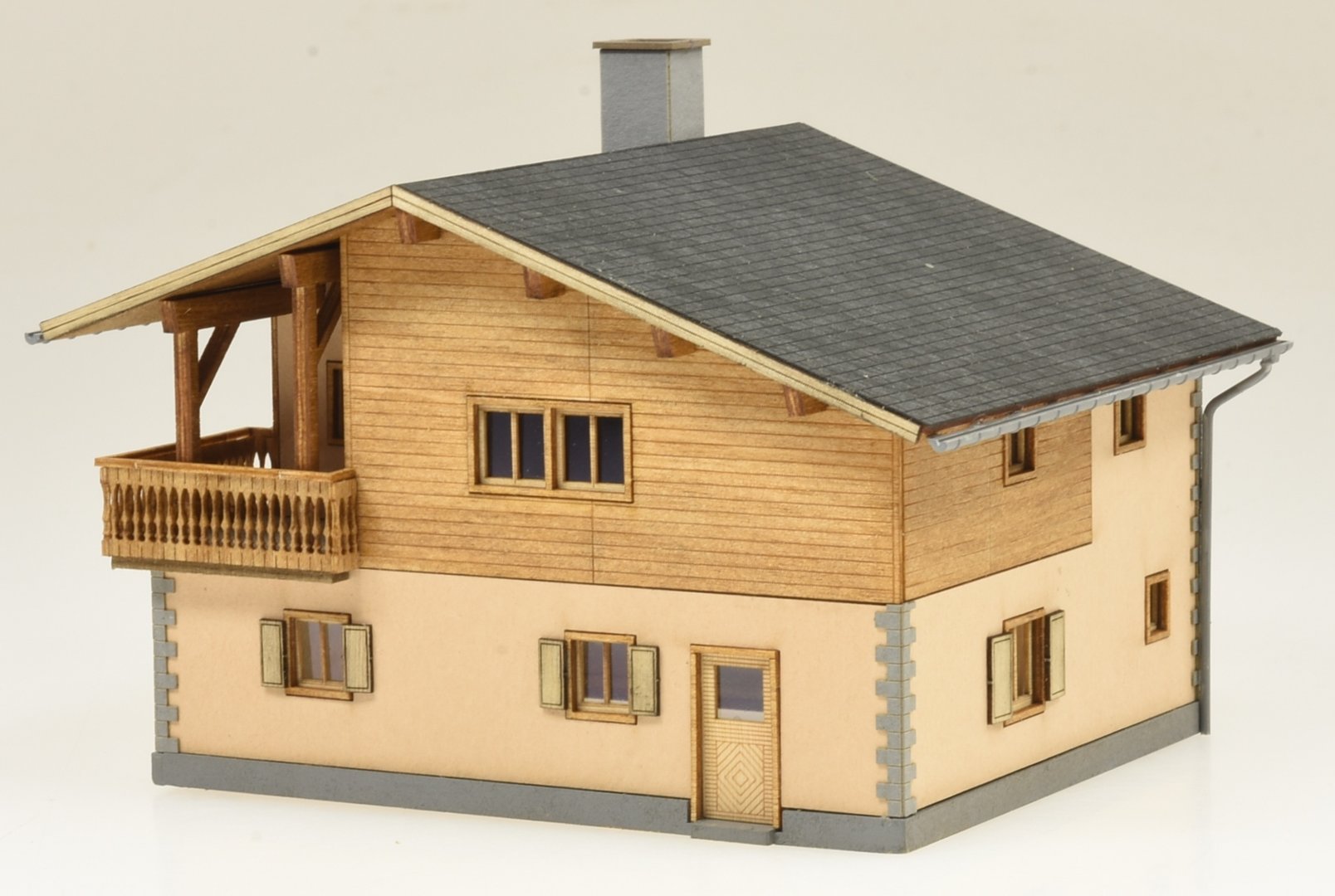 Modellbausatz Bündner Wohnhaus „Chesa Cratschla“ 1:87 2