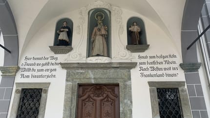 Wegkapelle St. Karl Hospental, Eingang