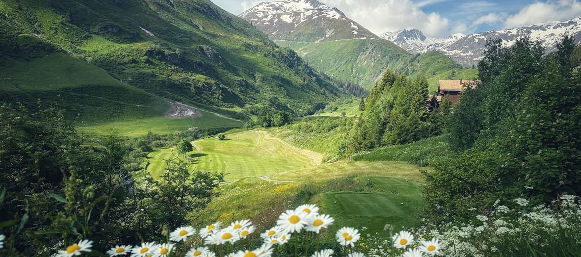 The Alpine Golf Challenge (Premiere)