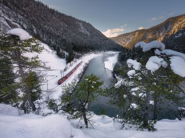 RhB in der Ruinaulta Mehr ÖV per la Surselva