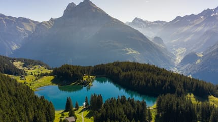 Arnisee mit Gross Windgällen im Hintergrund