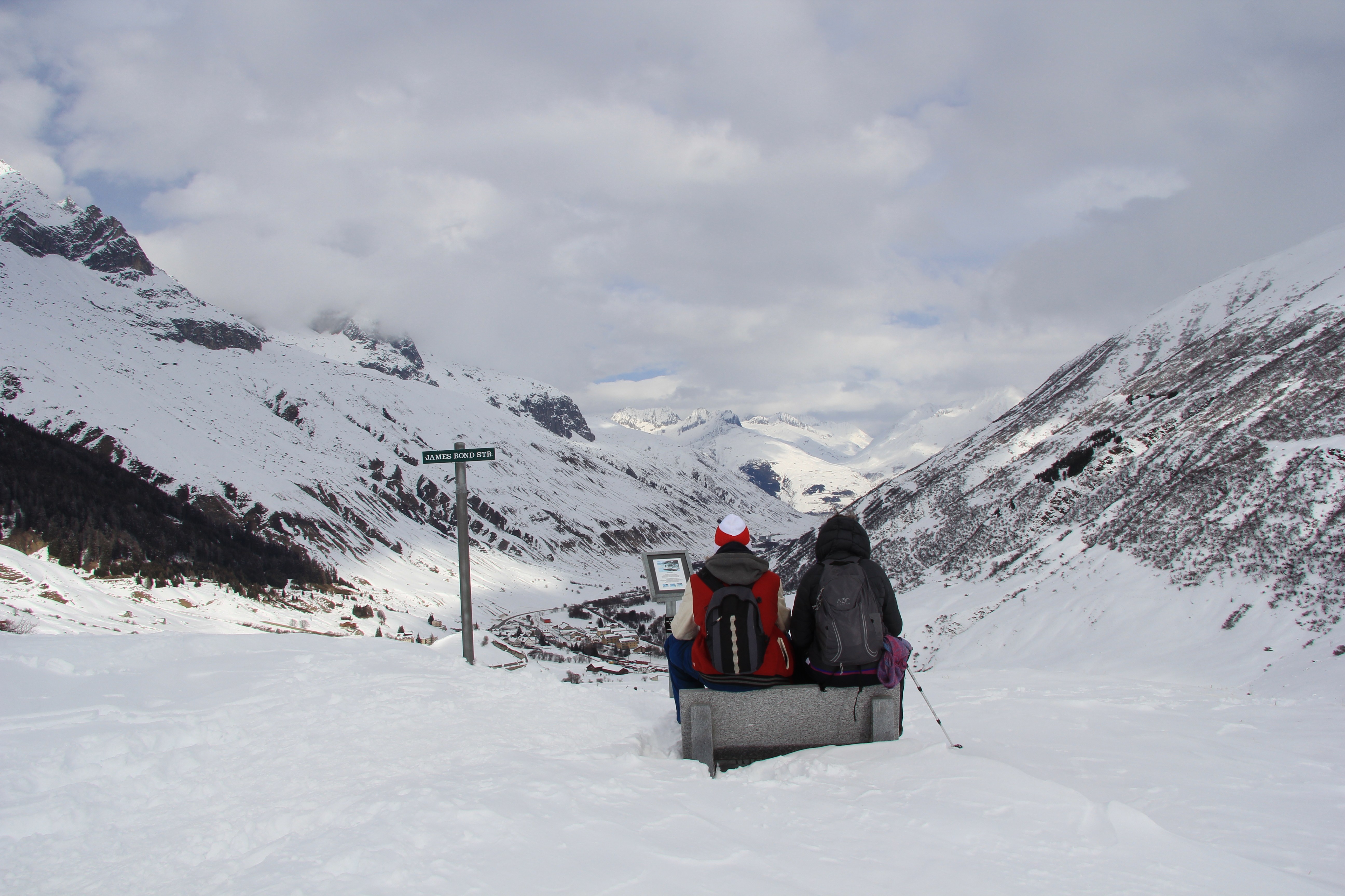 mys-Goldfinger Schneeschuhtour mit Kiosk 61-Andermatt-Ursrntal Tourismus GmbH