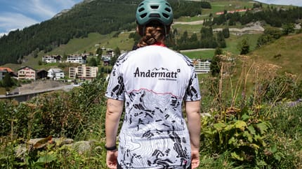 Bikeshirt mit Logo auf Brust