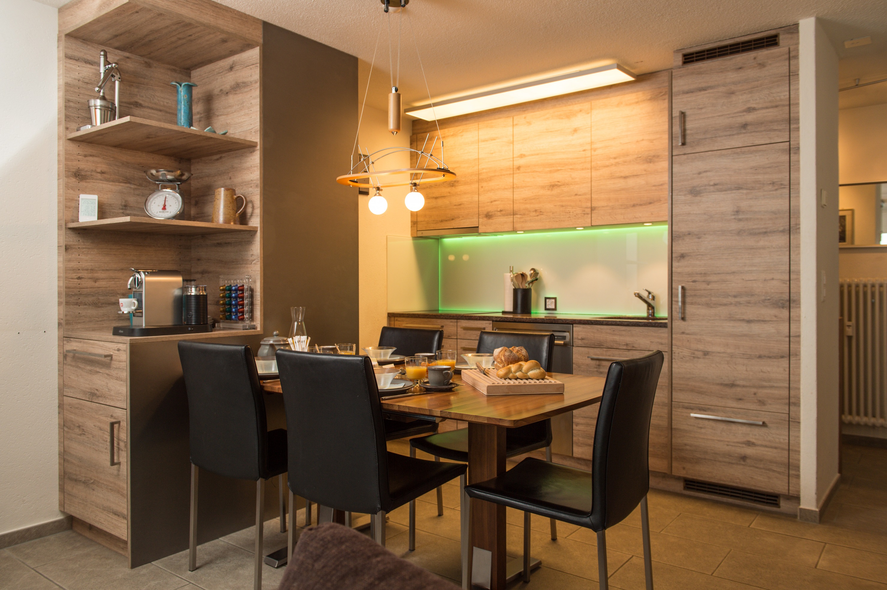 mys-Mountain View Lodge Sunnwyler-Essbereich und Küche