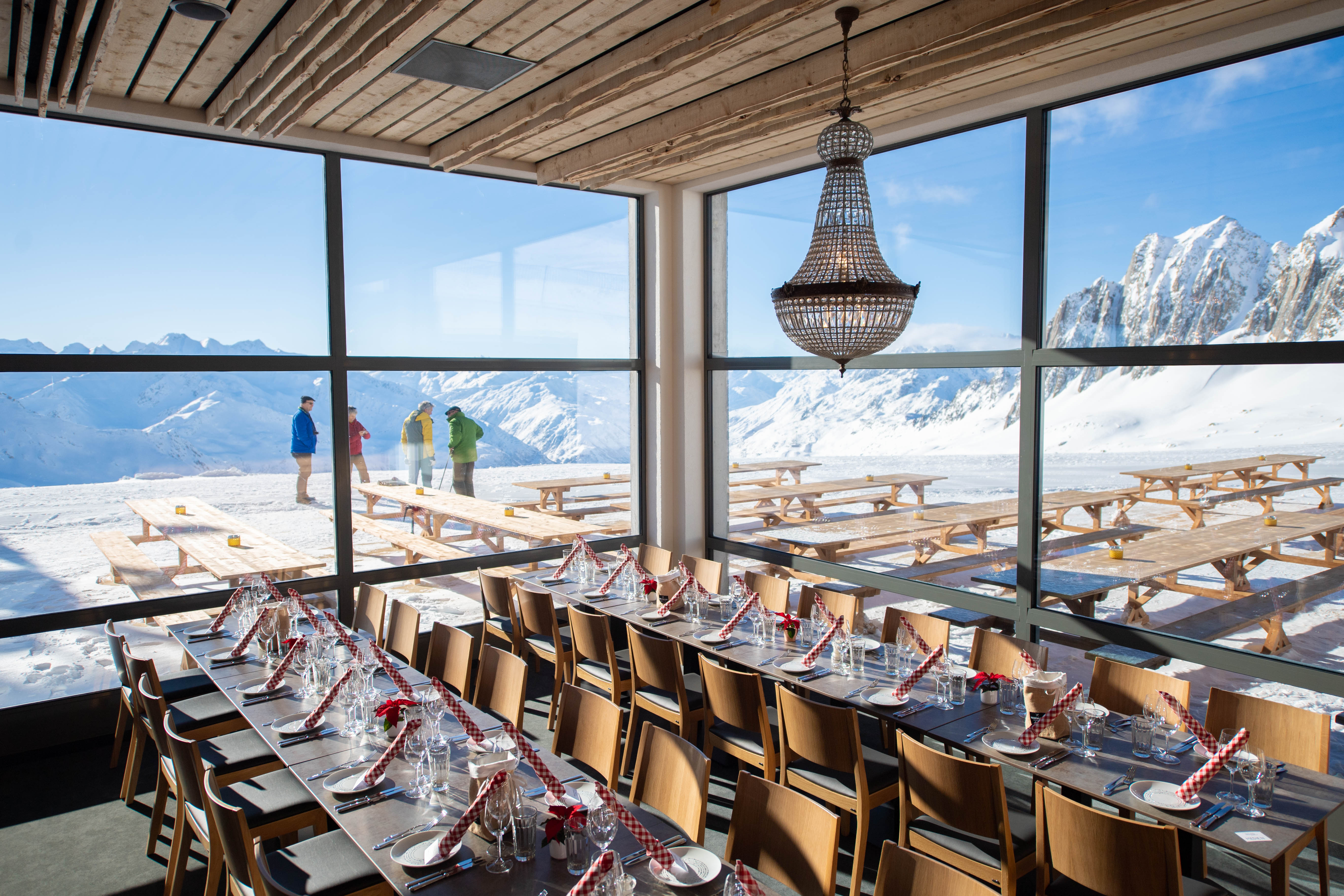Under the label Mountain Food, we operate 10 catering establishments on the mountain, of which three are also open in the summer. 