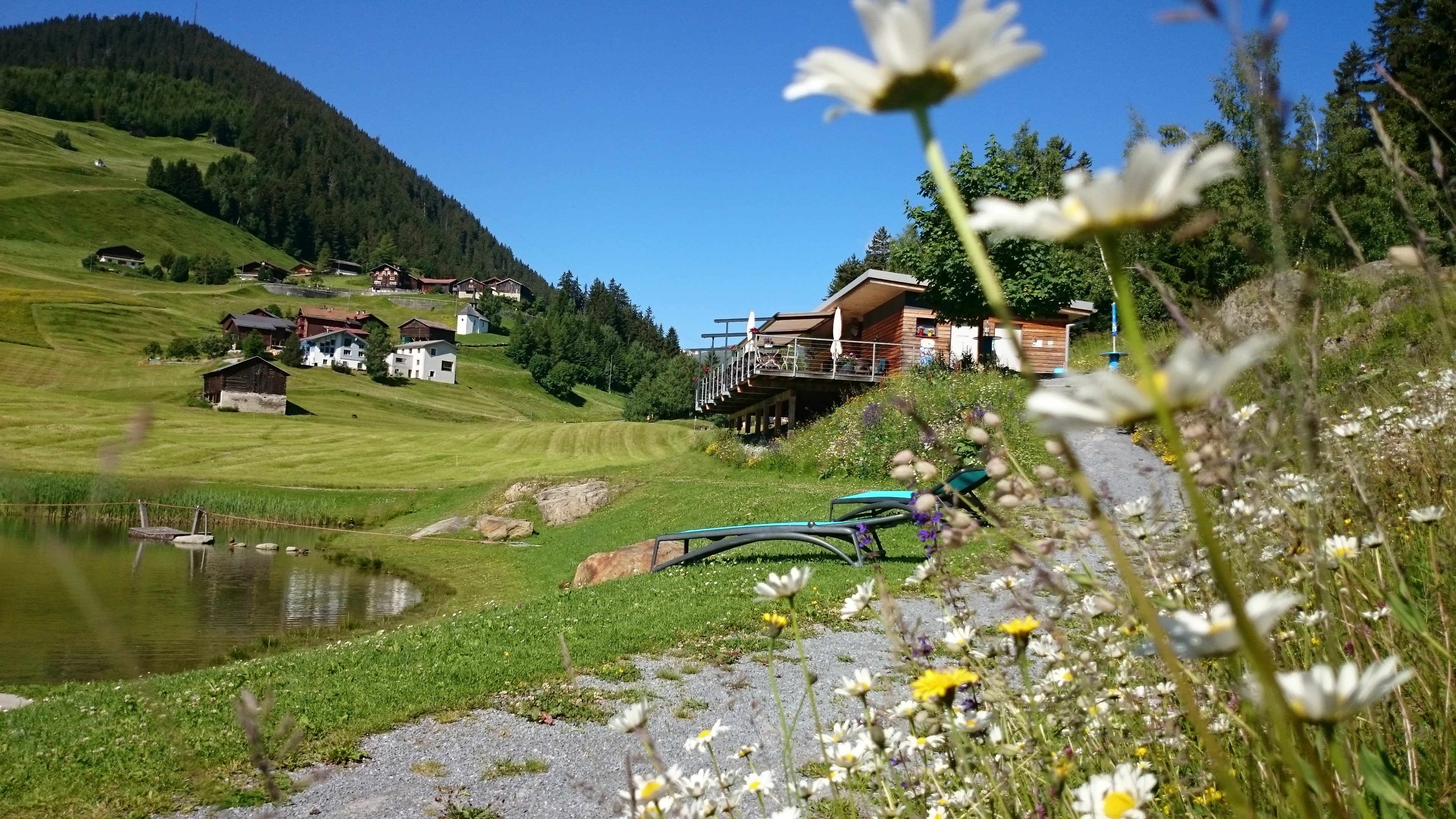 Mit Kinderwagen, Dorfrunde Sedrun