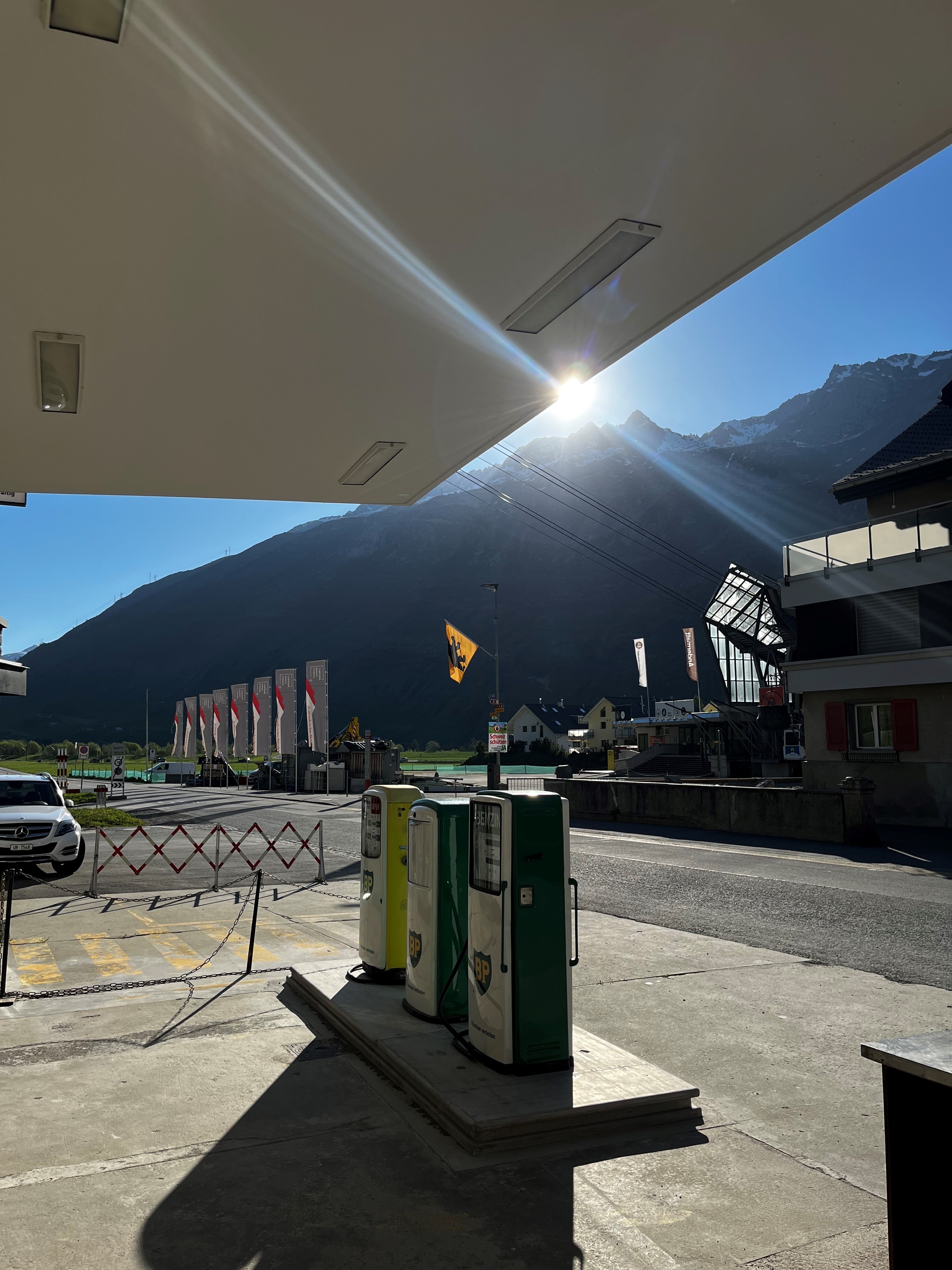 Furka Opening - Cars and Burgers