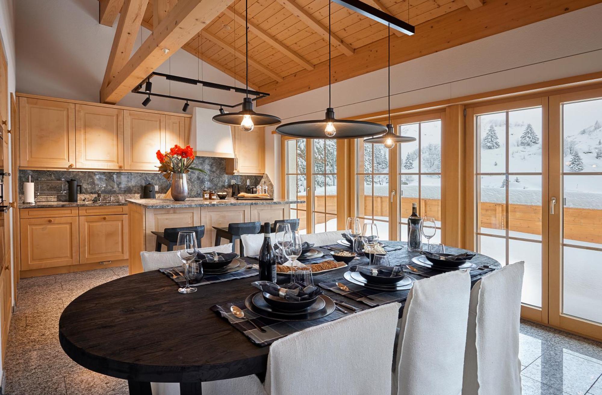 mys-Chalet Gütsch-Küche und Essbereich