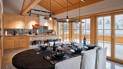 mys-Chalet Gütsch-Küche und Essbereich