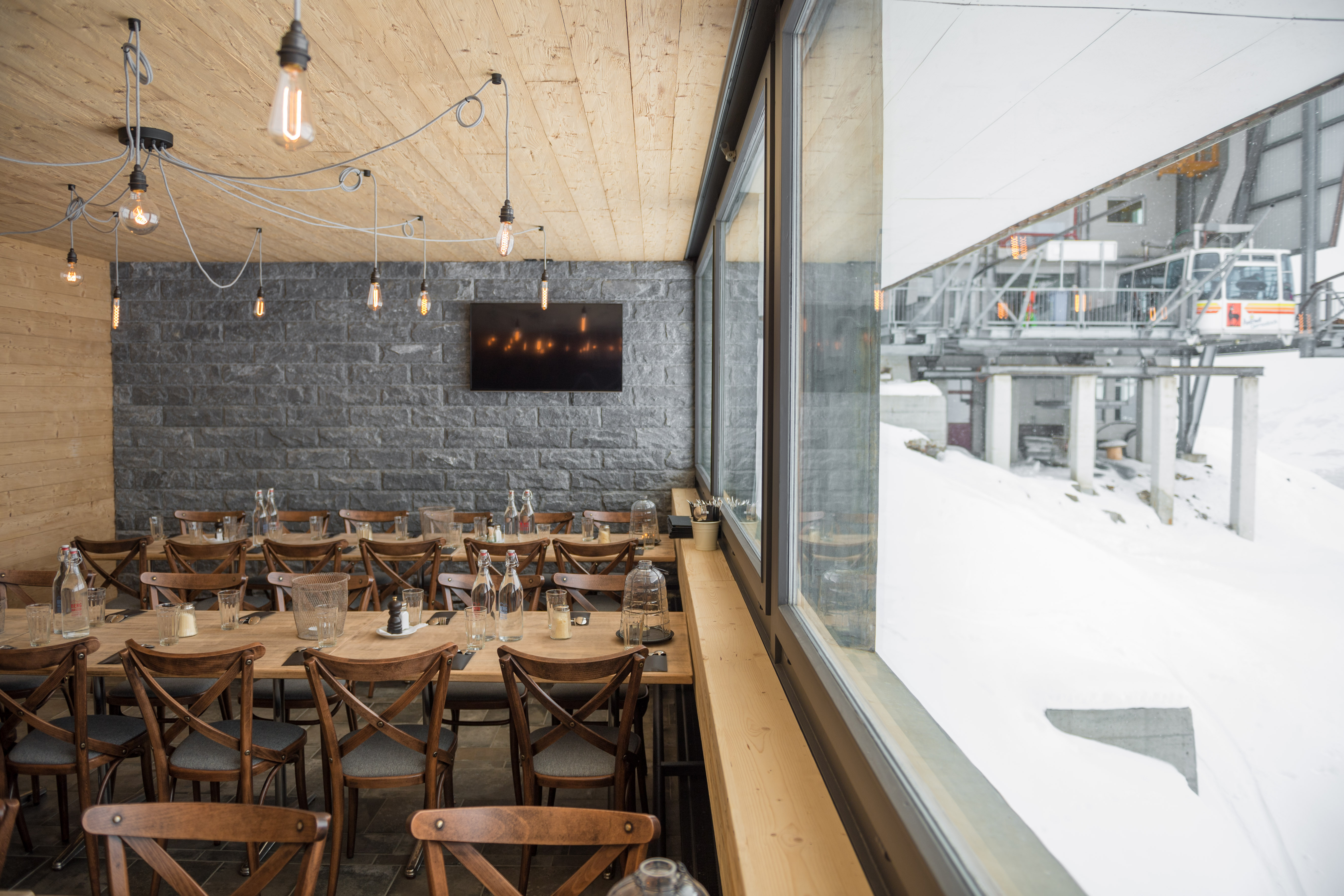 mys-Restaurant Gurschen-Gurschen - SkiArena Gastro Gemsstock_Valentin Luthiger_2017 (32).jpg