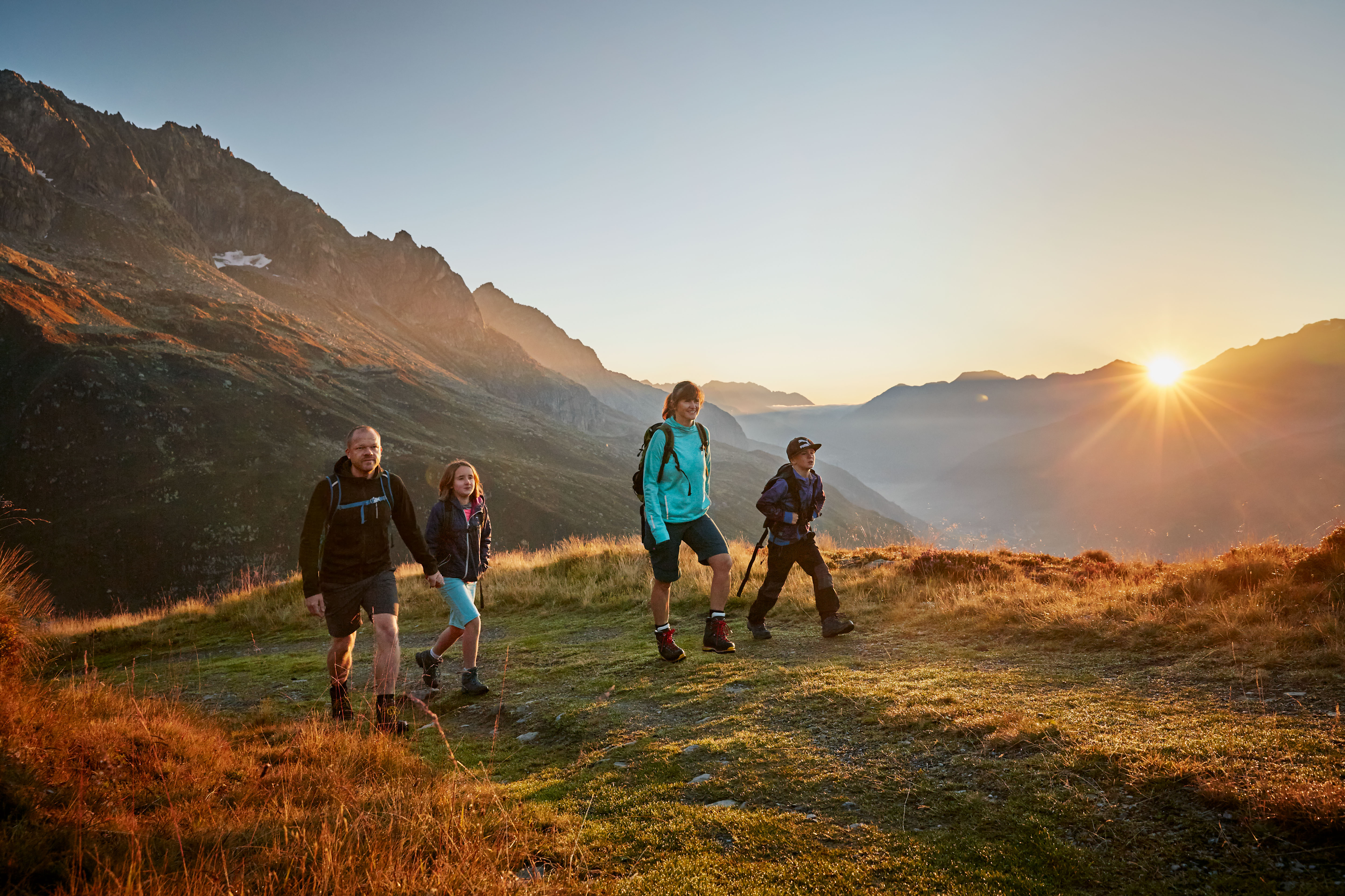 Abseits des Verkehrs ist die Stille gross und die Landschaft fantastisch. Erkunden Sie die atemberaubende Natur auf einem der vielen Wanderwege.