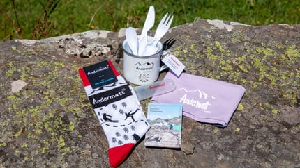 Wander-Geschenkset mit Tasse, Socken etc.