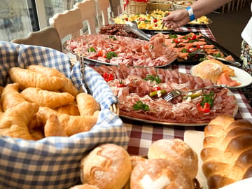 mys-Bergrestaurant Caischavedra-Sonntagsbrunch Brunch du dimanche à Caischavedra
