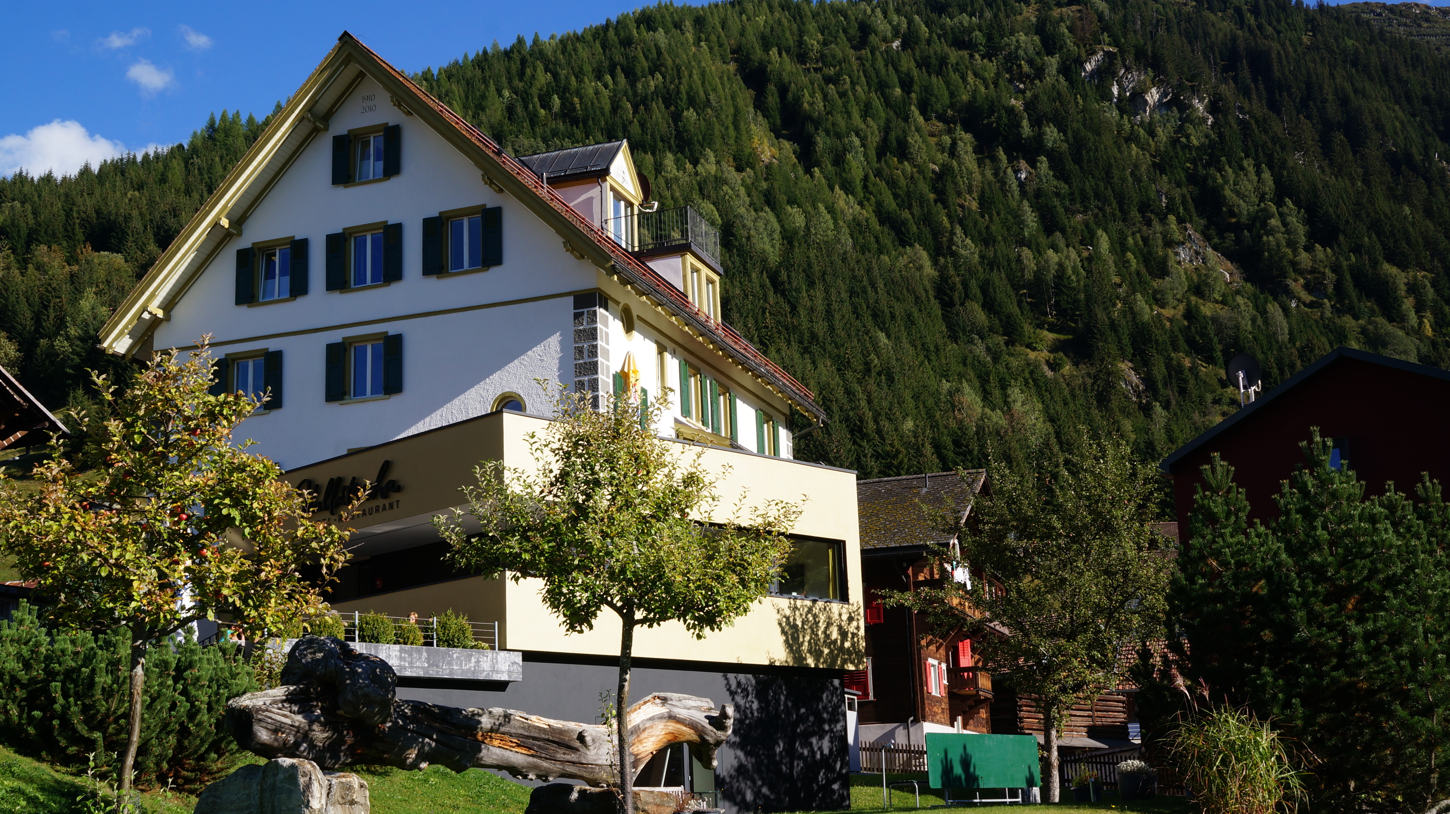 Hotel Vallatscha von aussen