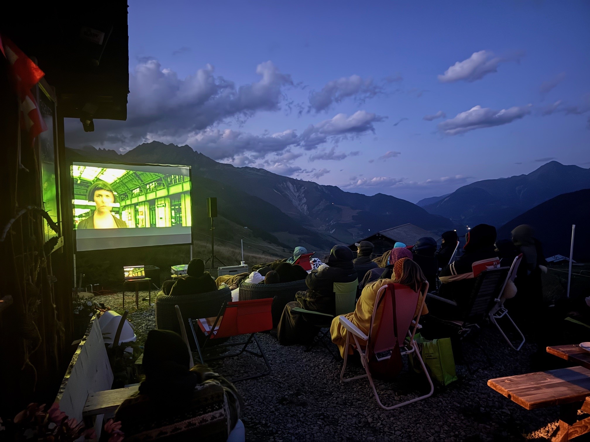 Open-Air Movie Theater – Schellen-Ursli 🎬⛰️