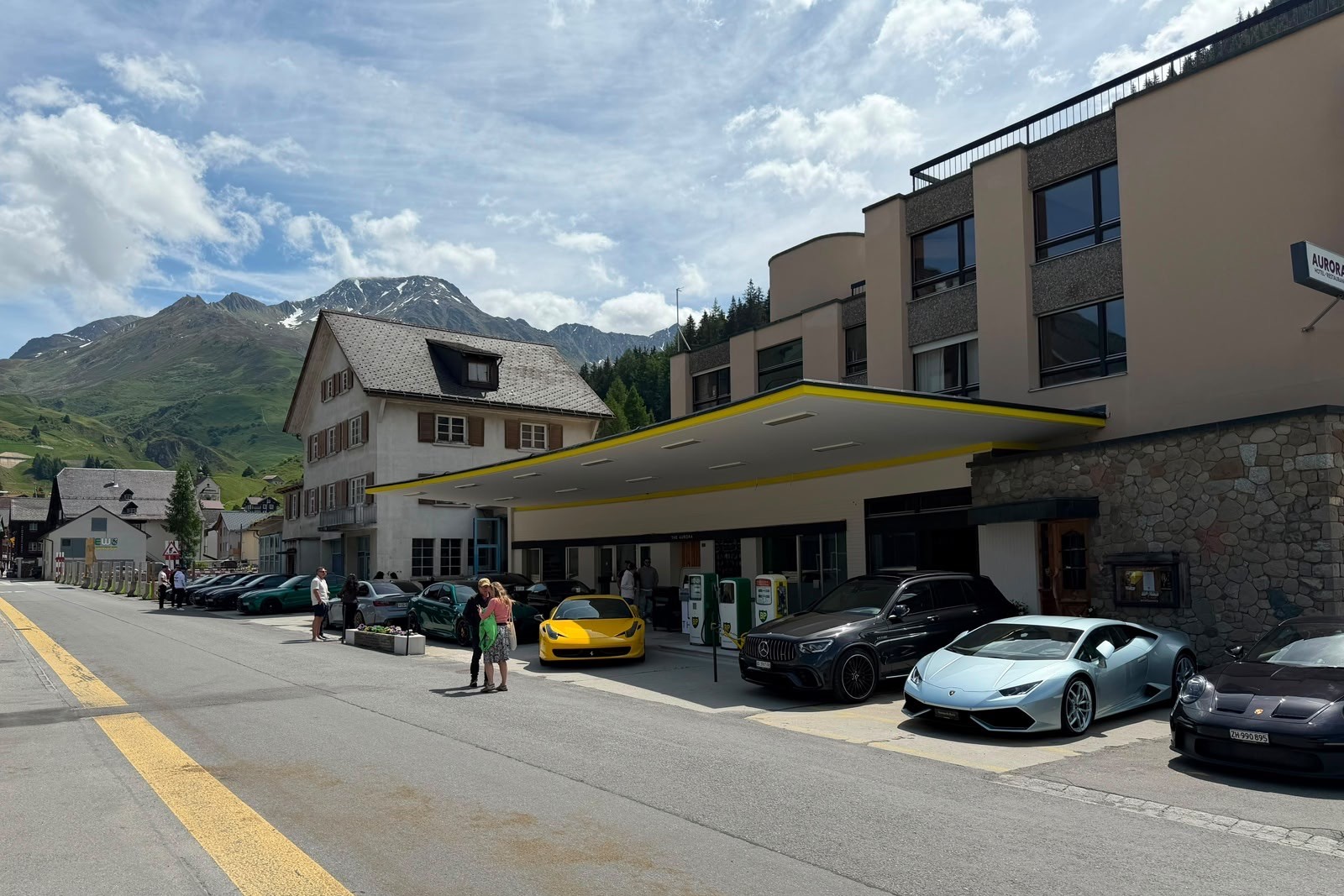 Blick auf Aurora-Tankstelle
