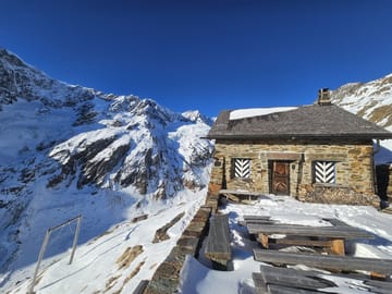 mys-Chelenalp Hut CAS-Chelenalphütte im Winter Chelenalp Hut CAS