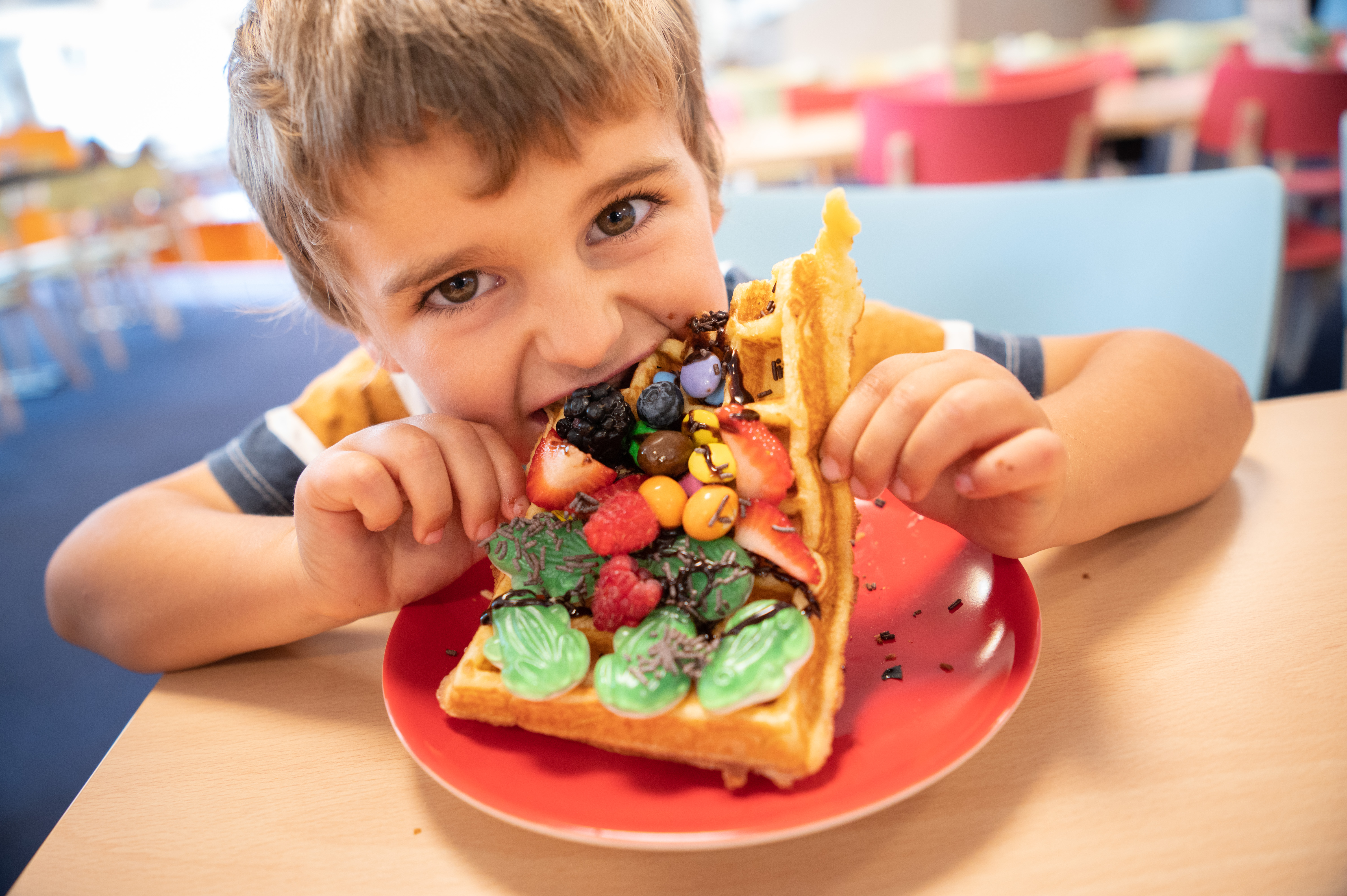 mys-Journée des gaufres Matti-Waffeltag- essendes Kind
