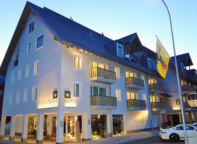 mys-Crown Apartments-Crown von aussen
