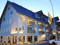 mys-Crown Apartments-Crown von aussen
