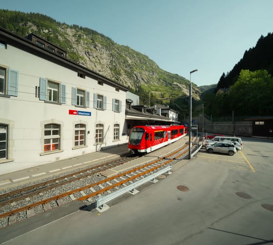 Abfahrt Zug bei Bahnhof Göschenen