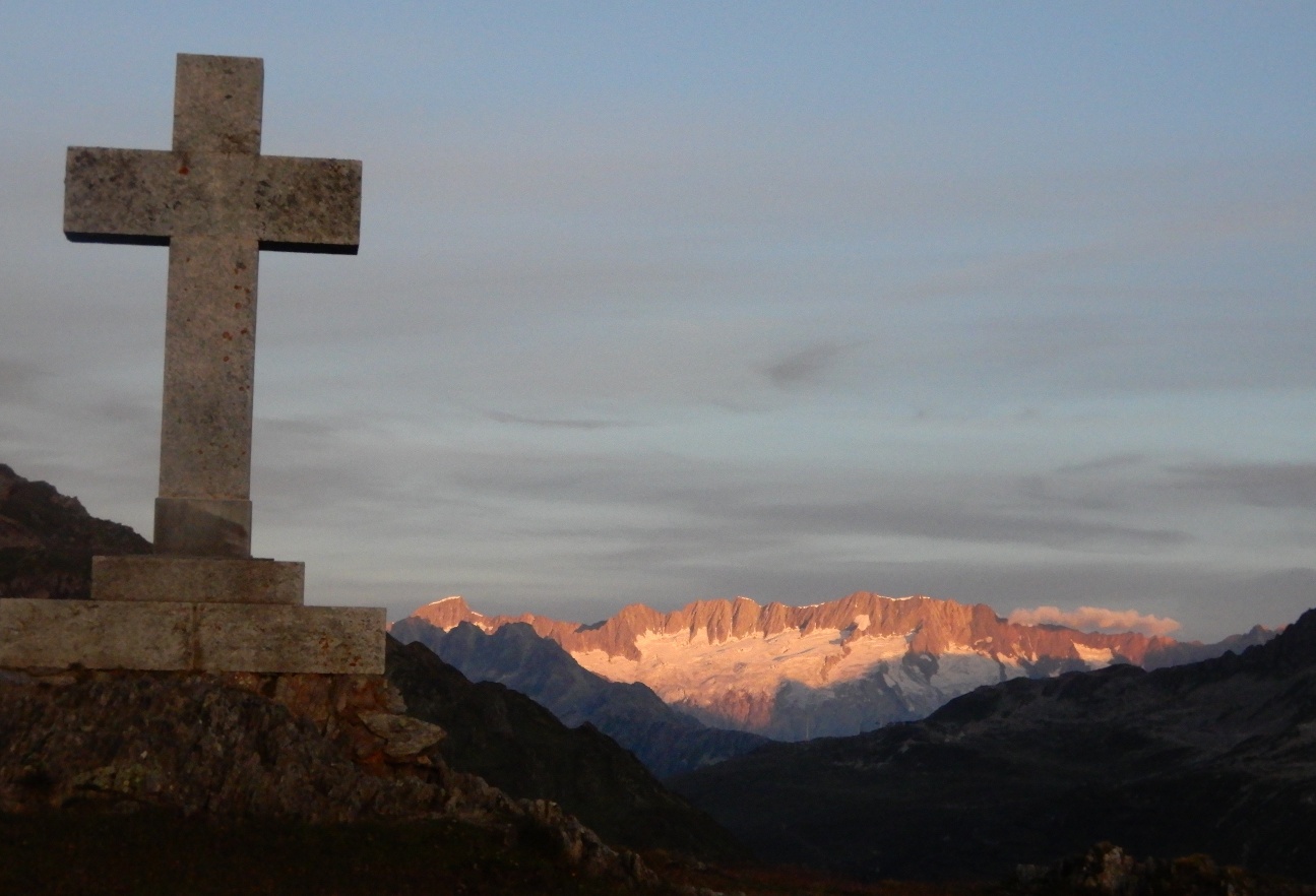 Sonnenaufgang am Piz Calmut.