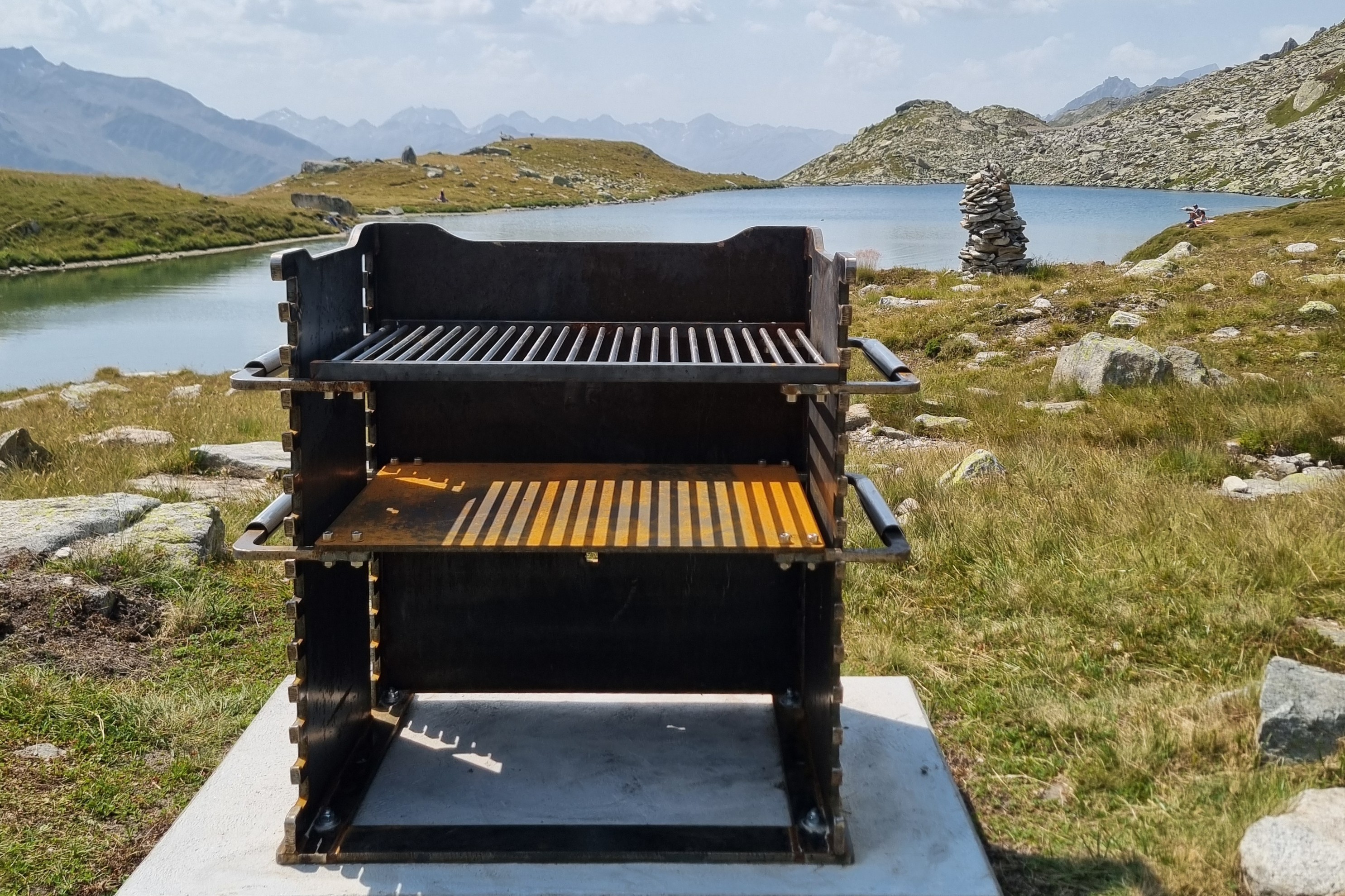 Feuerstelle mit Lutersee im Hintergrund
