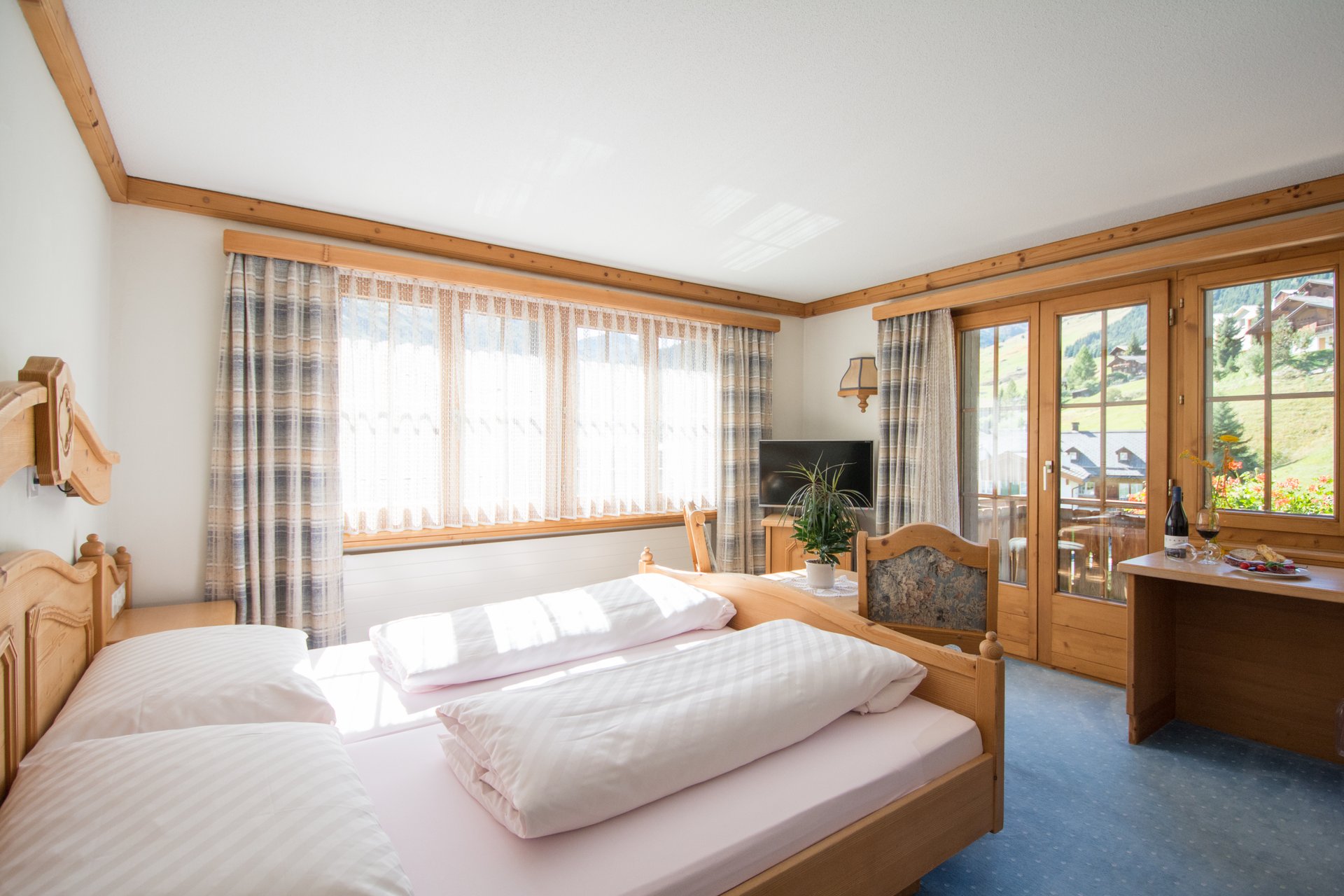 Hotels & vacation apartments