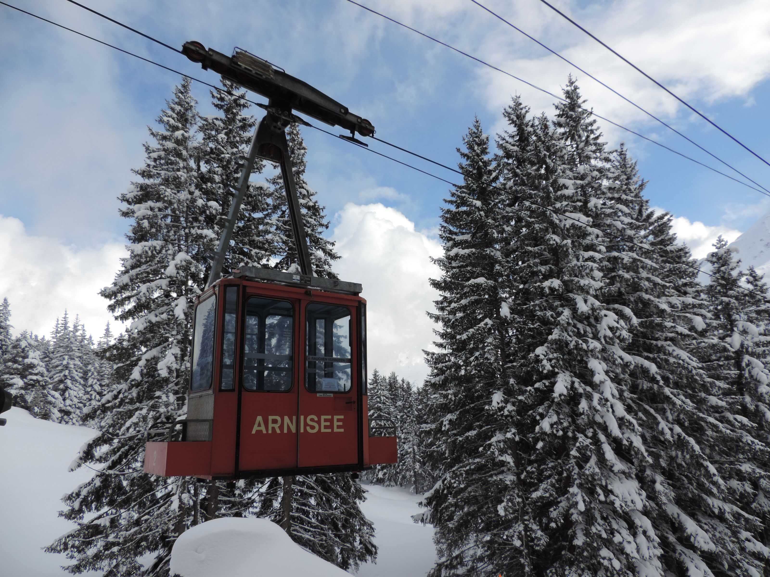 Luftseilbahn Intschi-Arnisee