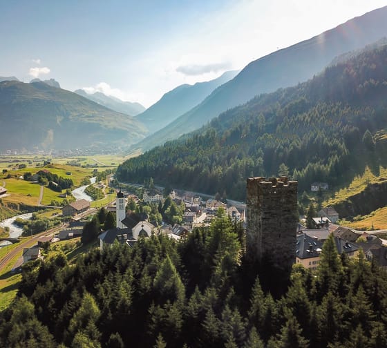 Dorf Hospental mit Turm