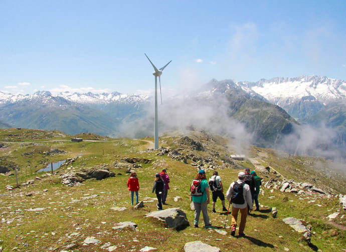 mys-Visites thématiques-Gruppe vor Windrad