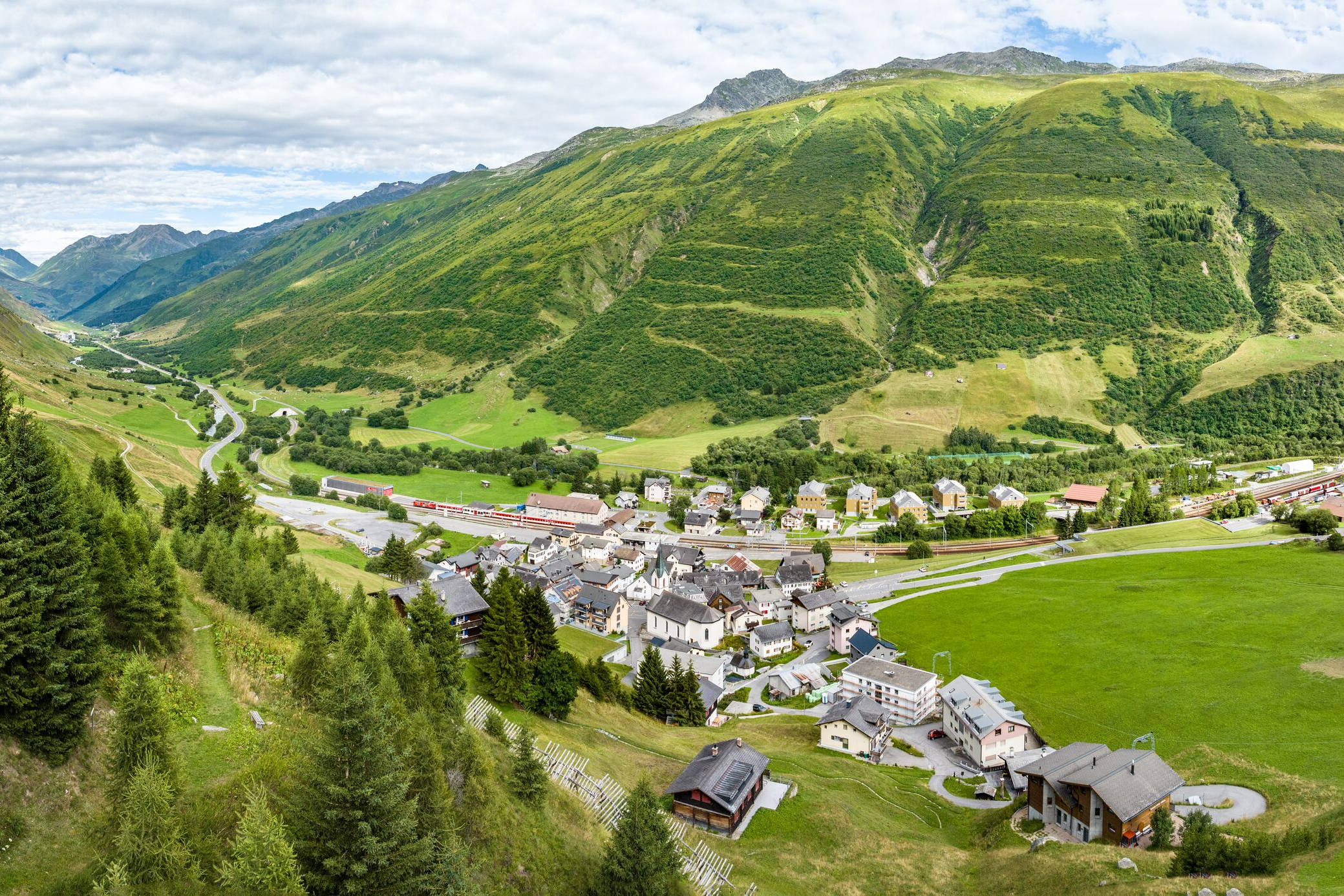 mys-Visites guidées du village dans la vallée d'Ursern-Dorf Realp