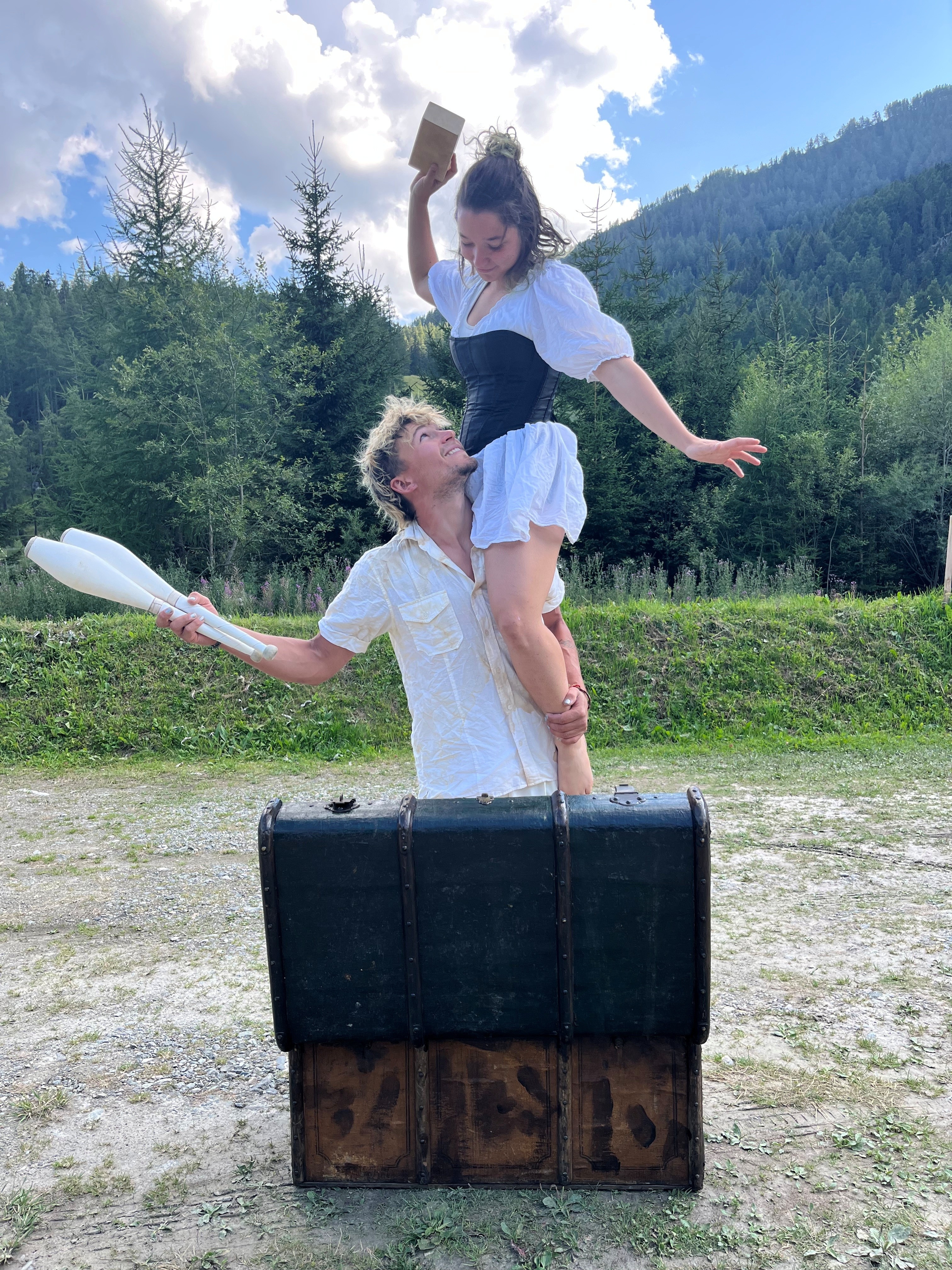 Zirkusaufführung mit dem Duo JuJu