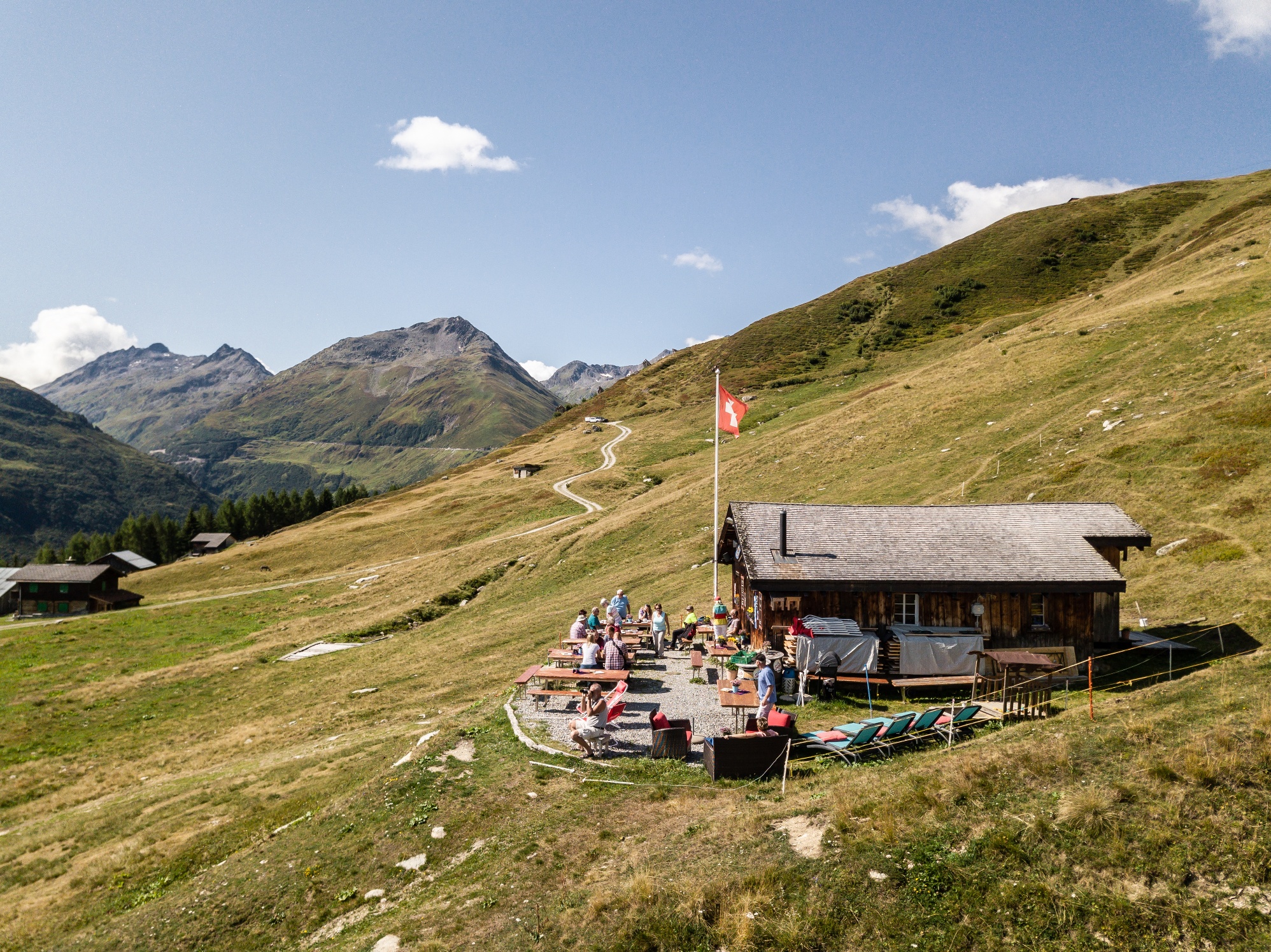 Mit  Kinderwagen Tschamut-Milez-Sedrun