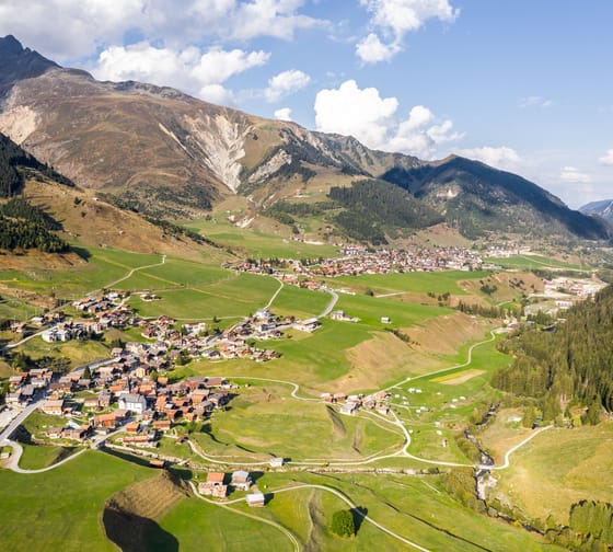 Sommerbild der Ferienregion Sedrun