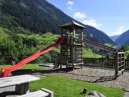 mys-Parco giochi della scuola primaria-Spielplatz Primarschulhaus Wassen Parco giochi della scuola primaria