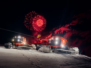 Pistenbully Feuerwerk Silvester Bergsilvester in Andermatt+Sedrun+Disentis