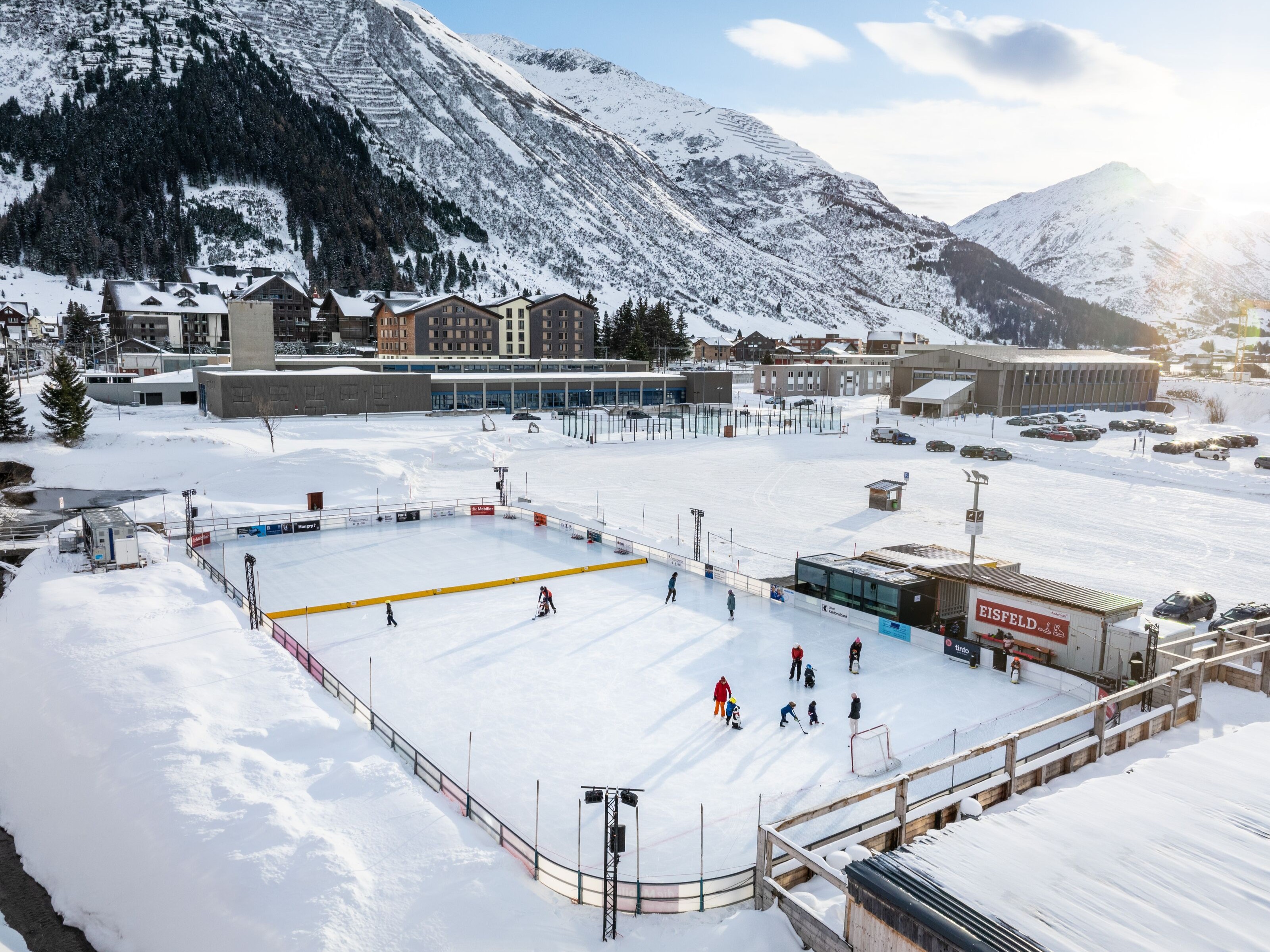 Eisfeld Andermatt Vogelperspektive